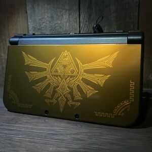 ORIGINAL NINTENDO 3DS XL HYRULE  EDITION -LIKE NEW